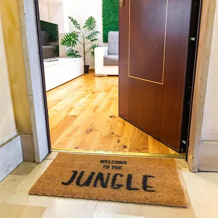 Urban Jungle Santa Rita Family Apartment